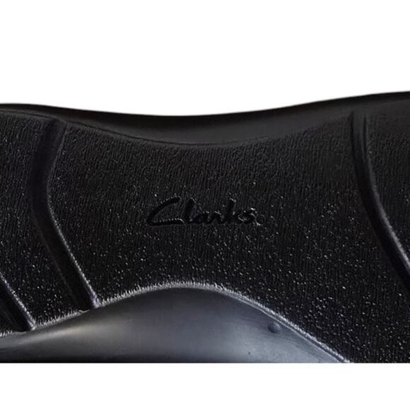 Clarks Women's Cora Chai SHERPA LEATHER DISTRESSED‎ Ankle BootS SIZE 11 NEW - Picture 7 of 9